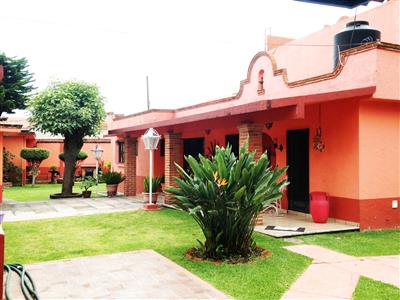 Suri Bienes Raíces - Hermosa casa con bungalows en Cuernavaca