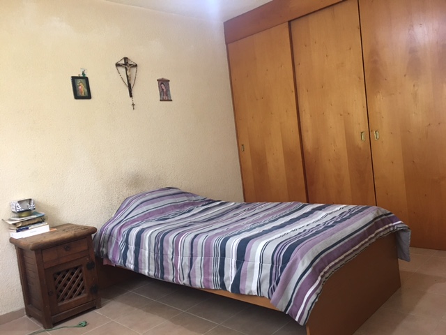 Suri Bienes Raíces - Casa en Venta en Jiutepec, Morelos en condominio horizontal privado.